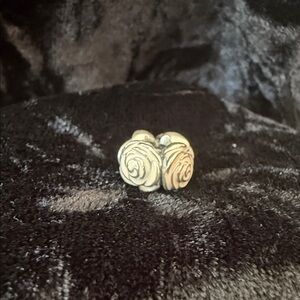 Pre-Owned Pandora Discontinued Rose Garden Charm with Pink Enamel